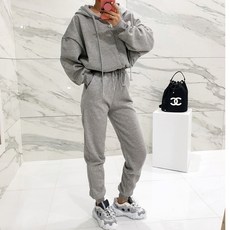 2fa9d6418e674b5fc0b0424898f19e2ba5a740913aae282ea671fbc24629.jpg