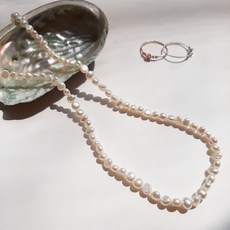 납작진주목걸이