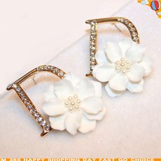 H잇템Fx3091NNd724z디 로고 모던 러블리 플라워 귀걸이-화이트_mJ1364c