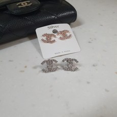 서울권하루배송) 명품 스타일 딱붙는 은침 실버 로즈골드 귀걸이 럭셔리 고퀄리티 국내산