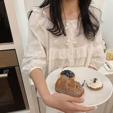 모네레 화이트 레이스 펀칭 잠옷
