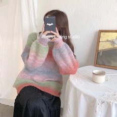 돌체비타샵 그라데이션 스트라이프 배색 부클 니트