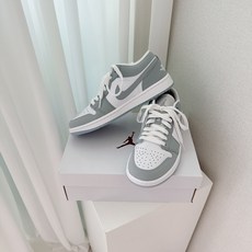 나이키 운동화 조던 1 로우 스니커즈 울프그레이 워킹화 WG0930 키링 증정