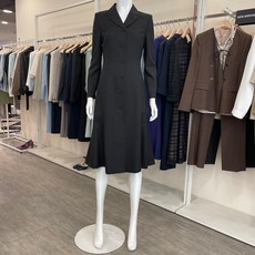 케이엘 KL 롱 카라 슬림버튼 A라인 원피스 블랙 KGOPMI9100