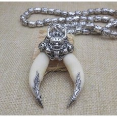 Cabeça do Dragão Colar de Pingente de Dente lobo Dente Duplo Seguro E Boa Sorte Exorcizar Os Maus Es