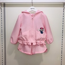 아가방(야탑점) 귀여운 디즈니베이비~ 시원한 여름 원단 점퍼에 바지가 한 세트입니다~~
