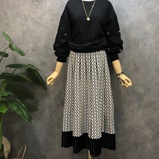 라임브릿지 브이 벨벳 배색 니트 롱 스커트