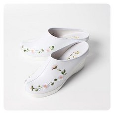 여성꽃신고무신