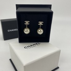 샤넬cc로고큐빅귀걸이
