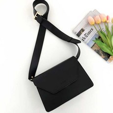 아더리 클로버 크로스백