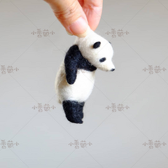 양모펠트 니들 퀼트 키링 목덜미잡힌 강아지 동물 초보 도안 만들기 바느질, 뒷덜미 잡힌 팬더, 1개