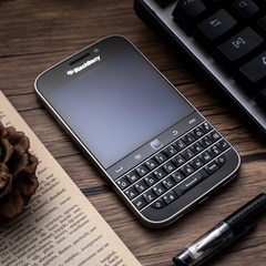 BlackBerry 블랙베리 Q20 16GB 새상품 + 풀박스 카메라 있음 무선충전가능, 리퍼폰 + 케이스, 블랙