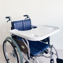 온맘 휠체어 테이블(OM-WT01)_휠체어용식판 탁자 다용도 테이블 식탁 노약자 환자용 실버용품, 1개
