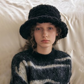 포에지담 PEBBLE FUR BUCKET HAT IN