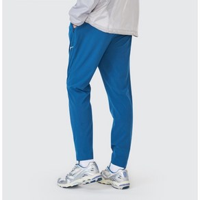 미즈노 가벼운 착용감과 활동성을 제공하는 기능성 남성 긴바지 RUNNING WOVEN PANTS_미즈노 러닝 우븐 팬츠 32YD4000 N1