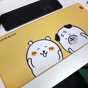 농담곰 담곰이와 퍼그 데스크매트