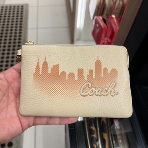 [미국직배송]빠른배송 COACH X JENNIFER LOPEZ CORNER ZIP WRISTLET WITH NYC SKYLI 코치 제니퍼 로페즈 코너 파우치 호환 C6514