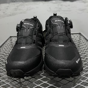 블랙야크 [BLACK YAK] 22SS 등산 일상 등 어디든 신을수 있는 아이유 커플용 고어텍스 트레킹화 343 D GTX
