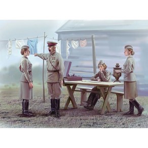 BICM35621 135 Soviet Military Servicewomen (1939-1942) (set of 4 figures)