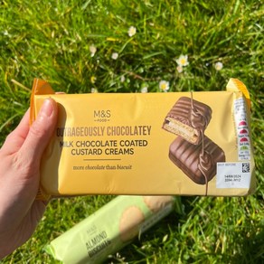 막스앤스펜서 밀크 초콜릿 코팅 커스타드 크림 쿠키 M&S MILK CHOCOLATE COATED CUSTARD CREAMS, 100g, 1개