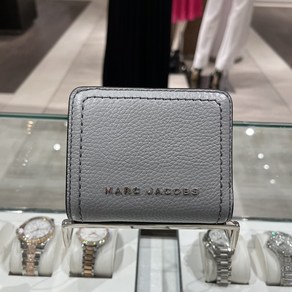 마크제이콥스 MARC JACOBS compact Ladies Folded Wallet 컴팩트 빌폴드 월렛 반지갑 S101L01SP21 호환