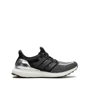 아디다스 울트라부스트 스니커즈