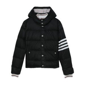 톰 브라운 4-바 매트 나일론 보머 재킷