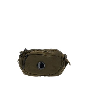 C.P.컴퍼니 로고 지퍼 벨트 백