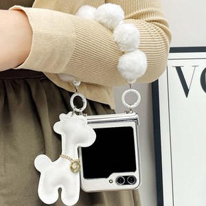 솔츠 갤럭시 Z플립5케이스 귀여운 폼폼이 털 스트랩 가죽 케이스