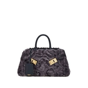 페라가모 허그 시어링 프런트 미니 크로스 백