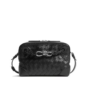 보테가 베네타 안디아모 우븐 매듭 디테일 노트북 가방