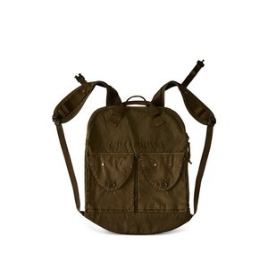 C.P.컴퍼니 엠보스드 로고 프런트 포켓 백팩