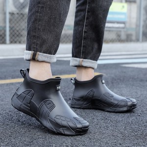 YANGTA 트렌드 레인부츠 아웃도어 트레킹 방수화 미끄럼 방지 내마모성 주방 세차 고무신 통굽 남자 레인부츠
