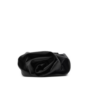 버버리 슬라우치 가죽 클러치