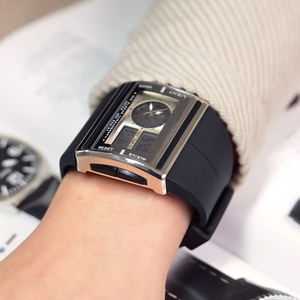 디엔 손목시계 남성 전자시계 학생 우레탄 아날로그 방수 듀얼시계 특이한시계