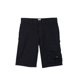 C.P.컴퍼니 렌즈 디테일 카고 포켓 쇼츠, 블랙계열, Italy 50(KR 105-110)
