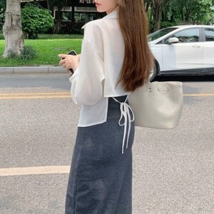 [에이진] 쉬폰 크롭 스트랩 셔츠