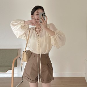 떳다그녀 프리스틴 콩단추 리본 브이넥 봄 가을 남방 래글런 벌룬 소매 나그랑 블라우스