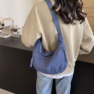 베로 가벼운 크로와상 크로스백