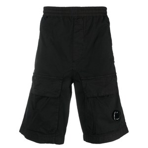 C.P.컴퍼니 로고 패치 카고 쇼츠, 블랙계열, Italy 54(KR 115-120)