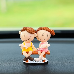 HENK 커플 피규어 차량용 장식품 선물용 차량 인테리어, 책보는커플 1개