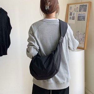 달콤한가방 남녀공용 생활방수 나일론 반달 캐주얼 크로스백