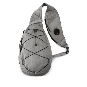 C.P.컴퍼니 B 렌즈 드로스트링 숄더 백