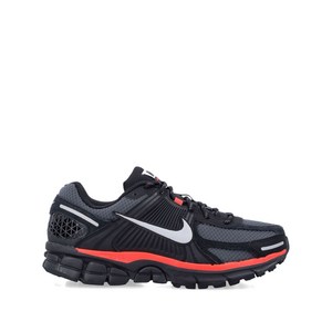 나이키 줌 보메로 5 스니커즈