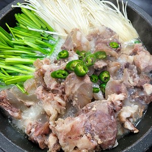 콜라겐 듬뿍 삶은 한우 알스지 500g+몸보신 사골곰탕 500g 증정! 국밥 밀키트 즉석탕 찌개 국거리 안주 스지 즉석 찌개 전골 수육 소힘줄 도가니 수육 도가니탕 마라탕, 1개, 500g