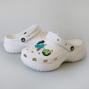 CROCS 여성 클래식 플랫폼 클로그
