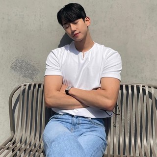 ANYOU 남성 반팔 니트 여름 머슬핏 단련하다 어깨넓어보이는 티셔츠 브이넥 상의