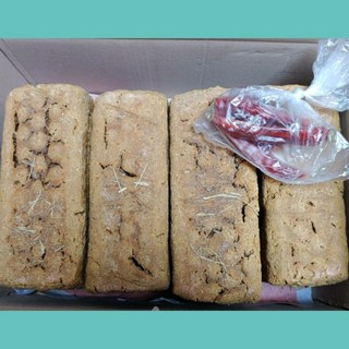 국산콩100% 국산메주 4장 (콩 8kg) 2장 (콩 4kg) 고추+대추+ 레시피 증정 1.5kg 4개 상품 이미지