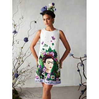 Frida Kahlo 프리다 칼로 공식 굿즈 X 식물과 캐릭터 프린트 그래픽가 포함 된 휴가 캐주얼한 하얀색 드레스 원피스 968670