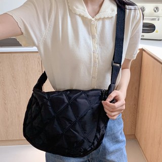 크루힐 가벼운 반달 크로스백 여성 퀼팅 데일리 숄더백